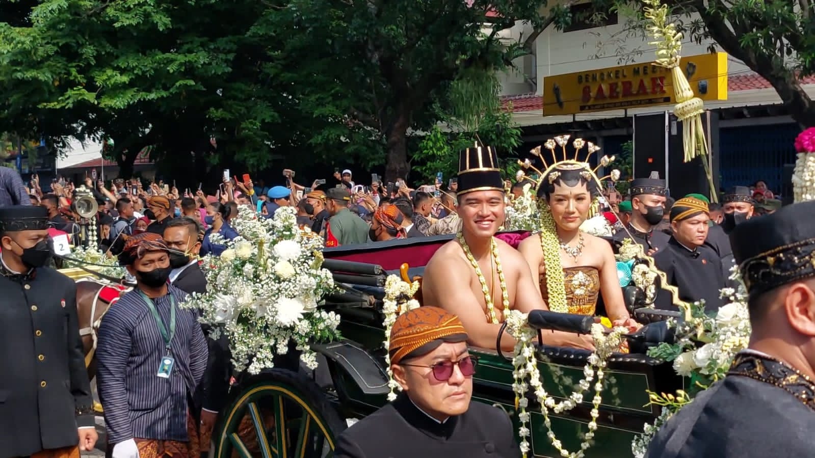Kisah Suvenir Dompet yang Dibagikan saat Kirab Kaesang-Erina