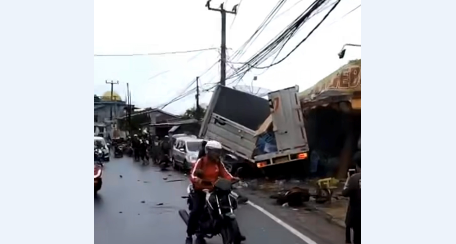 14 Orang Terluka Dalam Kecelakaan Beruntun Kendaraan di Puncak Bogor