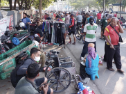 PKL Pasar Klitikan Solo Nekat Jualan, Tim Satpol PP Diadang