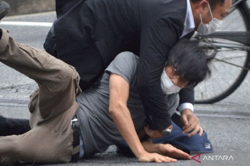 Pembunuh Shinzo Abe Punya Motif Dendam karena Ibunya Bangkrut