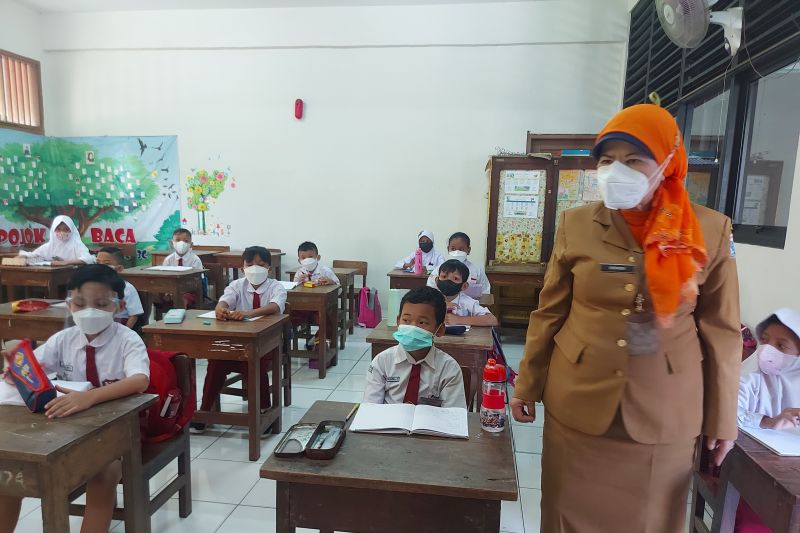 Kembali Belajar di Sekolah, Siswa Ngeluh tidak Bisa Ngegame Lagi di HP