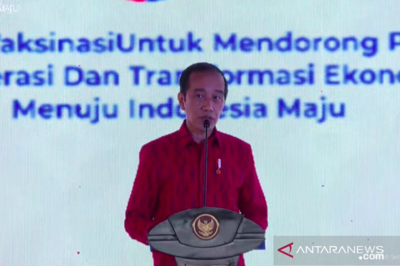Presiden Joko Widodo dalam Musyawarah Nasional ke-VIII Kamar Dagang dan Industri di Kendari, Sulawesi Tenggara, Rabu (30/6/2021). (ANTARA/Indra Arief)