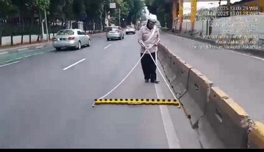 Lakukan Patroli dan Pembersihan Ranjau Paku di Jalan Pejompongan, Polisi: Hati-hati Modus Kejahatan