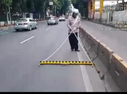 Lakukan Patroli dan Pembersihan Ranjau Paku di Jalan Pejompongan, Polisi: Hati-hati Modus Kejahatan