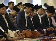 Presiden Joko Widodo dan Ibu Iriana Sempatkan Salami Wartawan