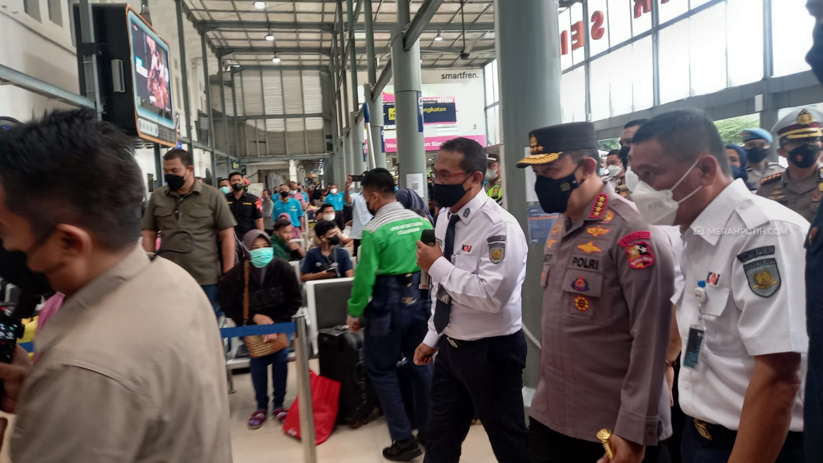 Sidak Stasiun Senen, Kapolri Sebut Tiket KA Sudah Hampir Ludes Terjual Hingga H-4 Lebaran 