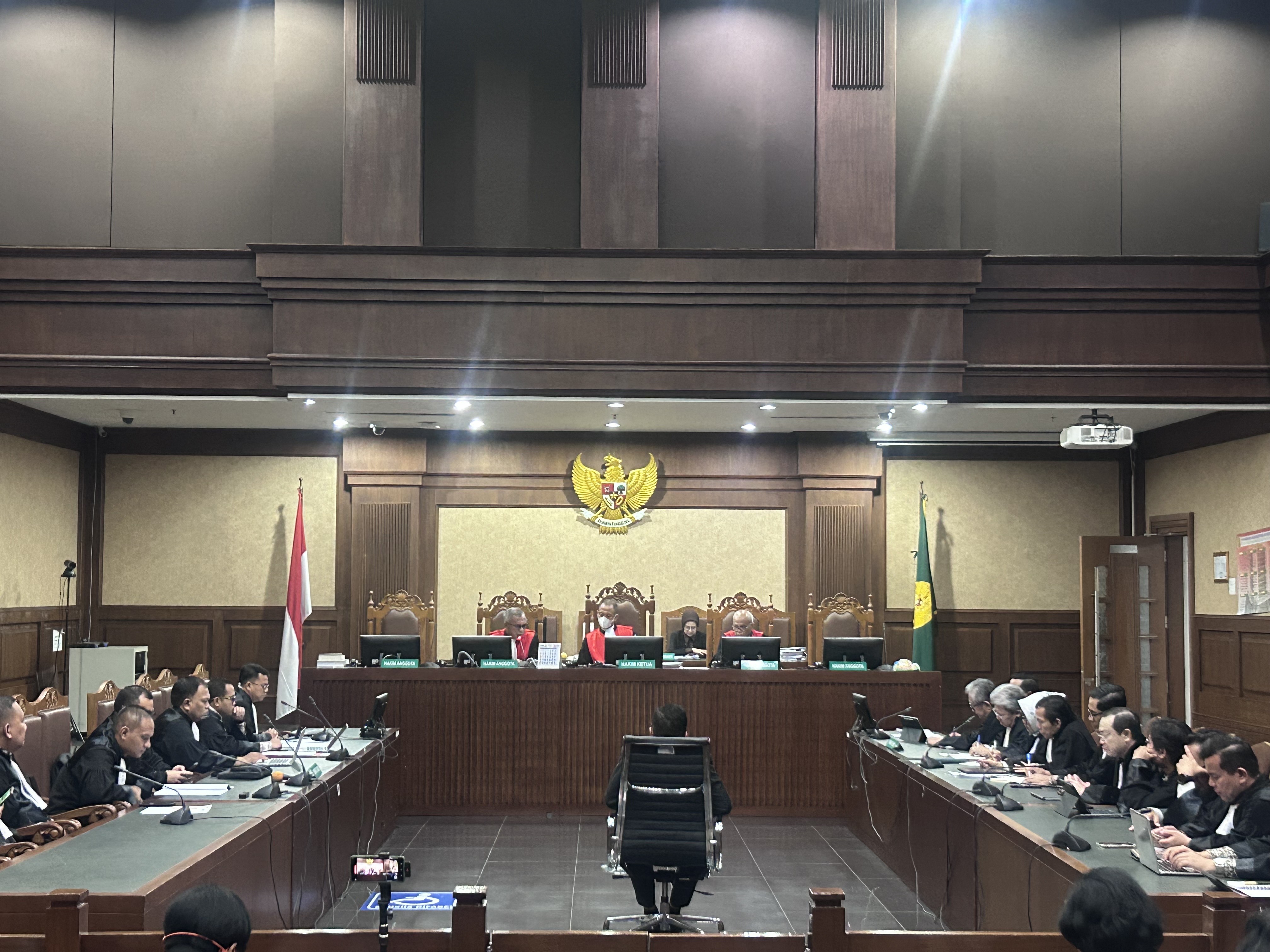 Lewat Surat Dari Penjara, Hasto Singgung Upaya Ambil Alih PDIP