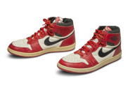 Sotheby Lelang Sneakers Kali Pertama Ditandatangani Michael Jordan