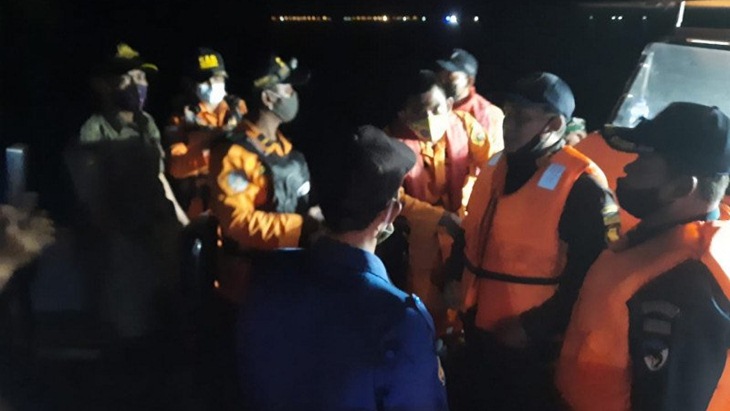 Tim SAR Bawa Kantong Berisi Anggota Tubuh Penumpang Pesawat Sriwijaya Air
