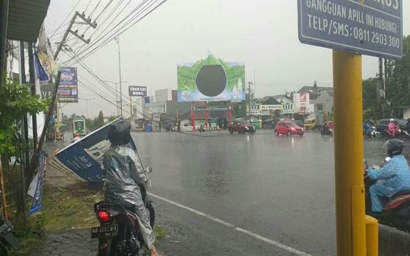  Hujan Lebat yang Disertai Angin Kencang Rusak Belasan Rumah di Yogyakarta
