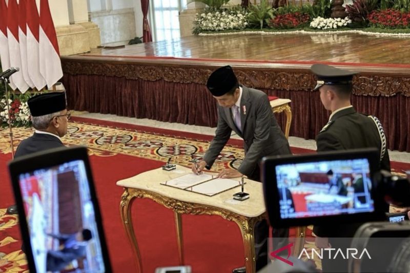Jokowi Lantik Marthinus Hukom Jadi Kepala BNN