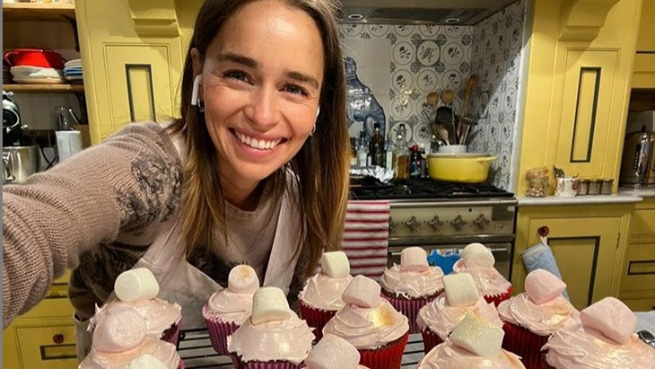 Rayakan Ulang Tahun ke-34, Emilia Clarke Terjun dari Pesawat