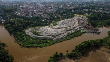 Pemkot Tangsel Kesulitan Angkat Sampah TPA Cipeucang di Sungai Cisadane