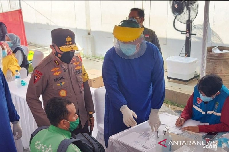 Positif COVID-19, Dua Orang Arus Balik Dibawa ke RSD Wisma Atlet