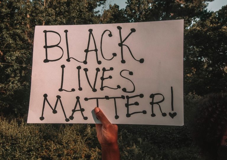 Pesan di Balik 3 Tanda yang Dibawa Para Pendemo Black Lives Matter