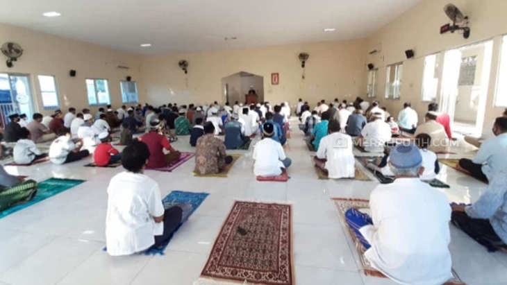  Solo KLB COVID-19, Warga Tetap Adakan Salat Idul Fitri di Masjid 
