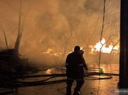 18 Kios Pedagang Kayu di Bandung Terbakar