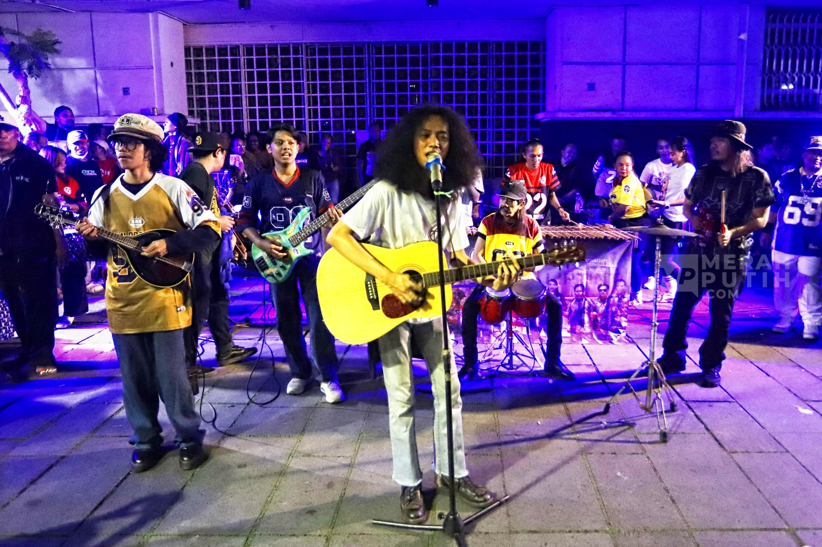 UMKM Sinergi Adv Nusantara Gelar Aksi Seni Tolak Pakaian Bekas Impor di Kota Tua Jakarta