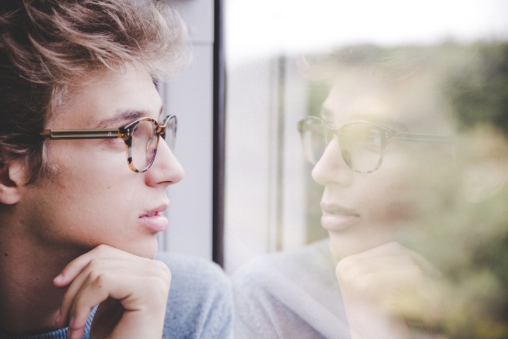Sadari adanya kritik batin dalam pikiran kita. (Foto: Unsplash/Laurenz Kleinheider)