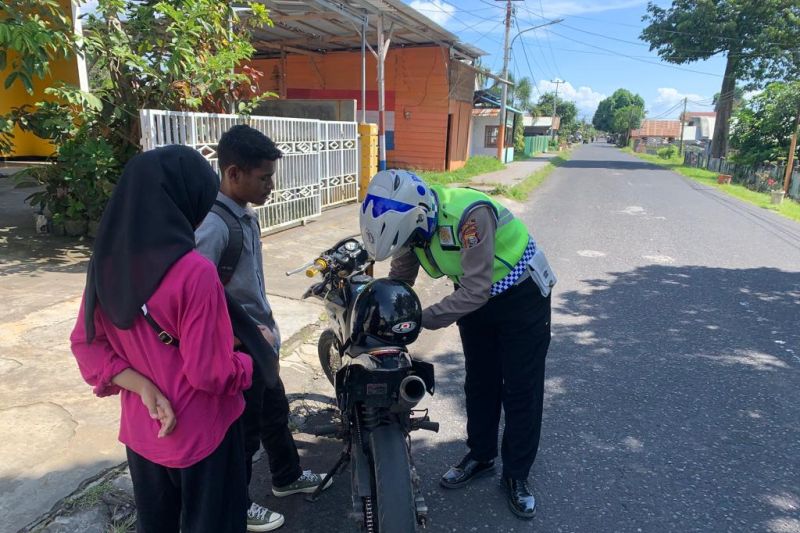 Polda Metro Jaya Sebut Tilang Manual Bukan Intimidasi Melainkan Edukasi