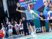 Roger Federer Latih Petenis Muda Shanghai di Acara UNIQLO Around the World 
