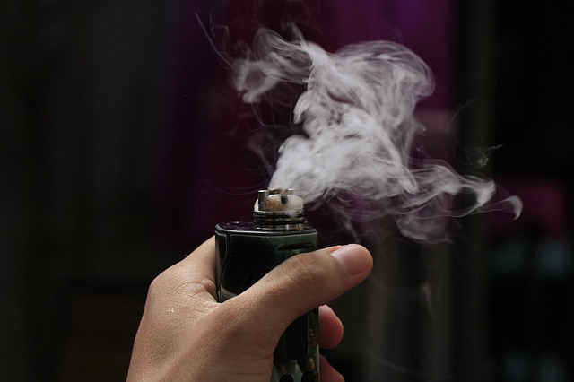 Vape atau Rokok, Mana yang Lebih Aman?