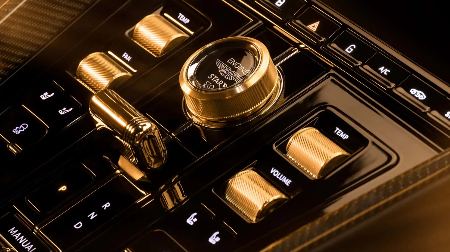 Aston Martin DB12 Goldfinger Dilengkapi Komponen Berbahan Emas Asli