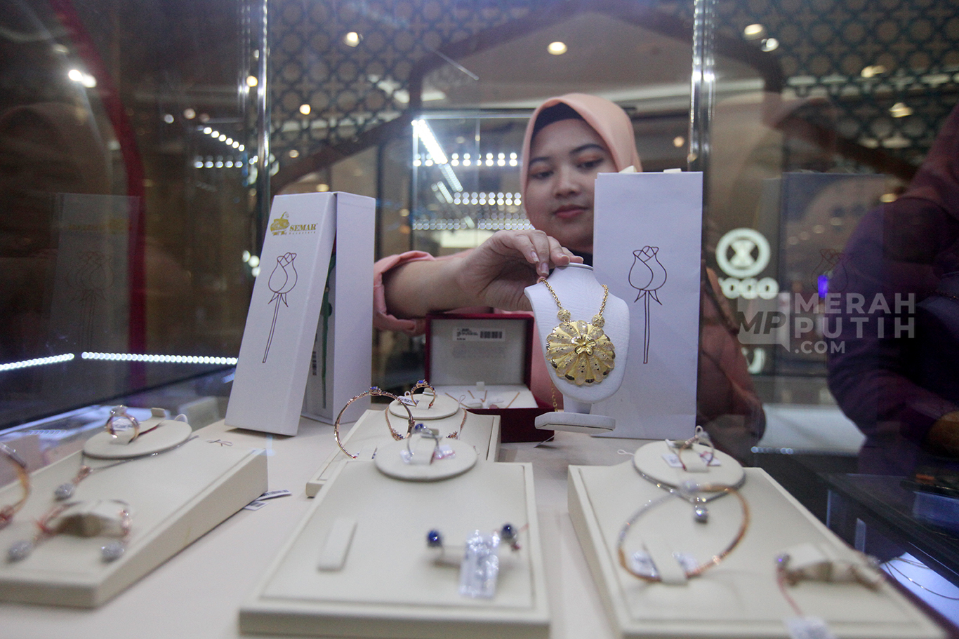 Harga Perhiasan Emas Kian Naik Jelang Perayaan Hari Raya Idul Fitri di Jakarta