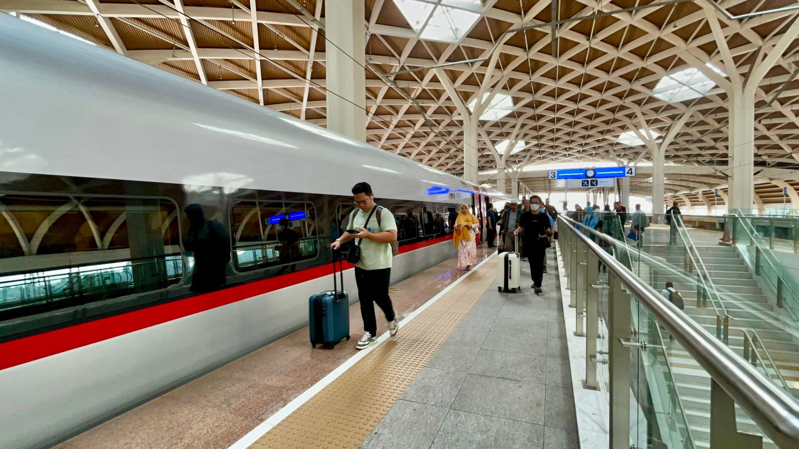 Perjalanan Kereta Cepat Whoosh Kembali Normal, Penumpang Tak Perlu Khawatir Dampak Gempa