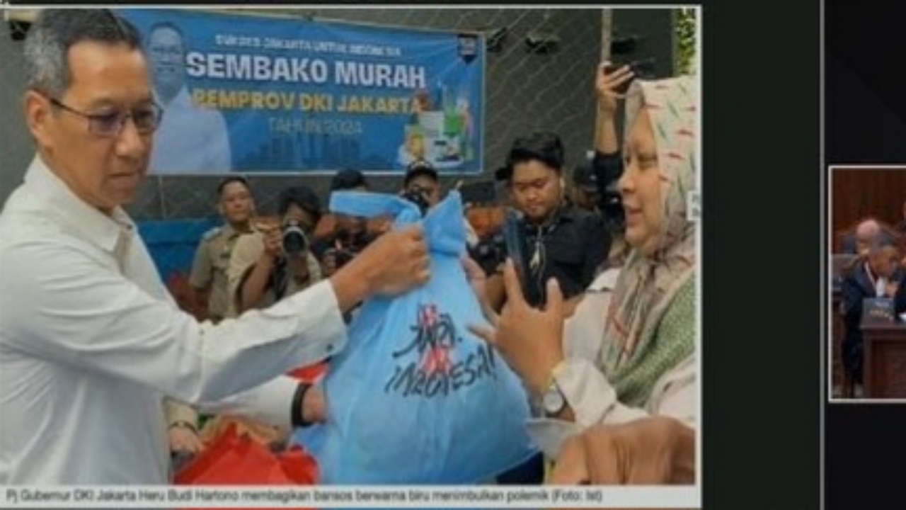 Jawaban Santai Pj Heru Fotonya Bagikan Sembako Bungkus Biru Muda Ditampilkan di Sidang MK