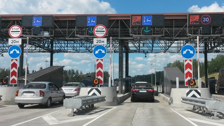 Tips Berkendara Aman di Jalan Tol Saat Liburan