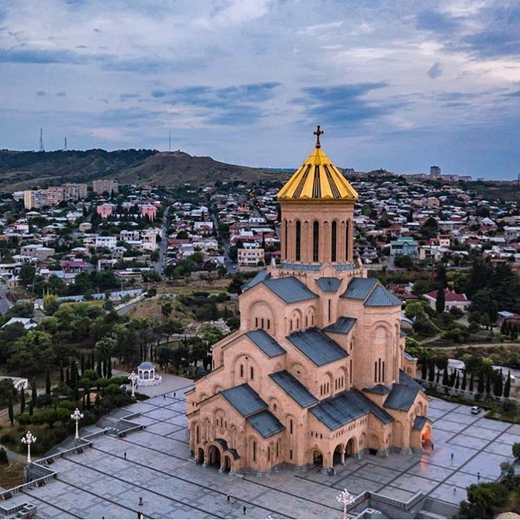 Sebuah gereja di Kota Tbilisi. (Foto: instagram.com/tbilisi__gram)
