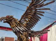 Polres Sukoharjo Bikin Monumen Burung Elang Berbahan Knalpot Brong Sitaan