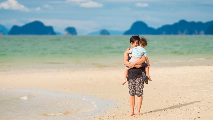 Tips Atur Jadwal Tidur si Kecil saat Travelling