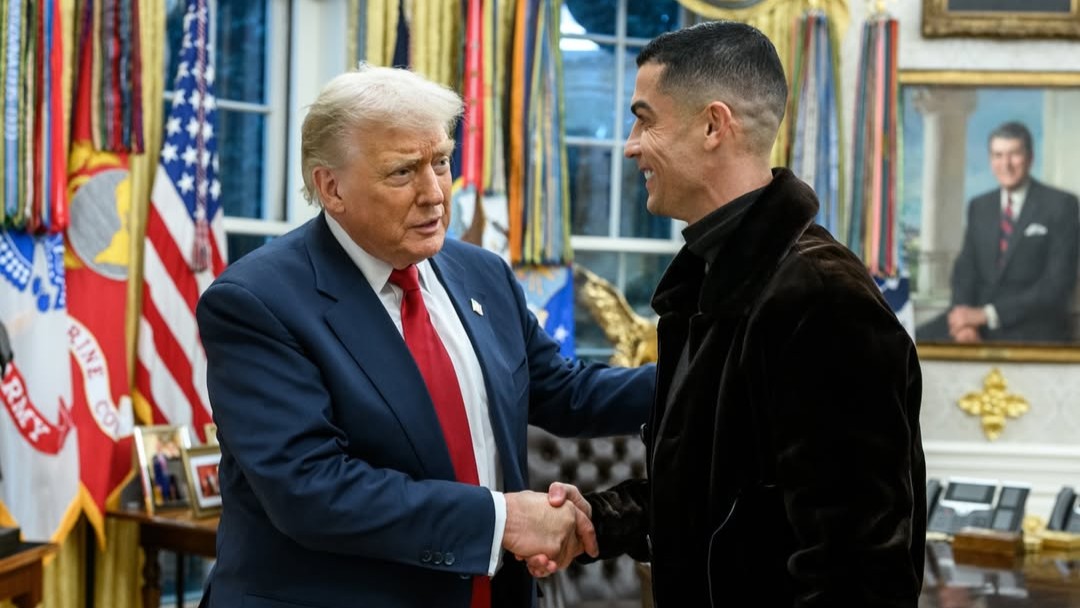 Presiden AS, Donald Trump, saat bertemu penyerang Al-Nassr, Cristiano Ronaldo