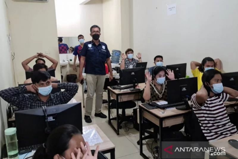 Polisi Lakukan Penggerebekan, Pinjol Ilegal Perintahkan Karyawan Kerja dari Rumah