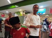 Jokowi Ajak 43 Anak Yatim Belanja Lebaran di Mal Atrium