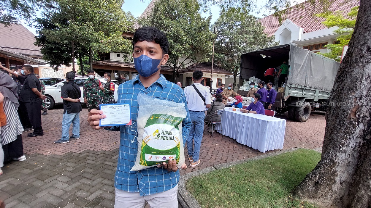Bagi Beras 5 Kg, Cara Pemkot Solo Bujuk Warga Agar Mau Divaksin