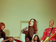 Lirik Bloom Baby Bloom Dengan Sentuhan Riff Bass  Ala Wolf Alice