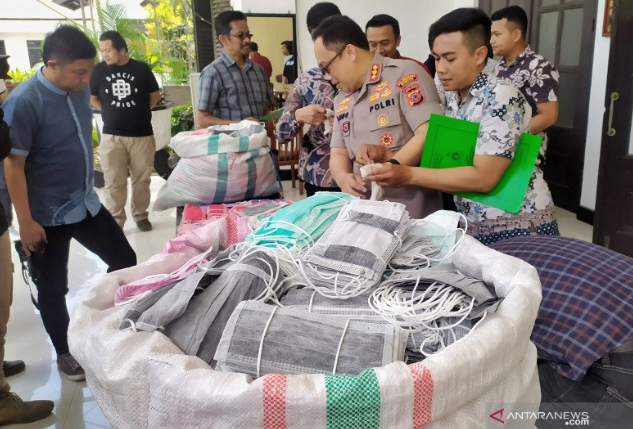 Rumah Penimbunan Masker 'Recycle' Digerebek Polisi di Bandung