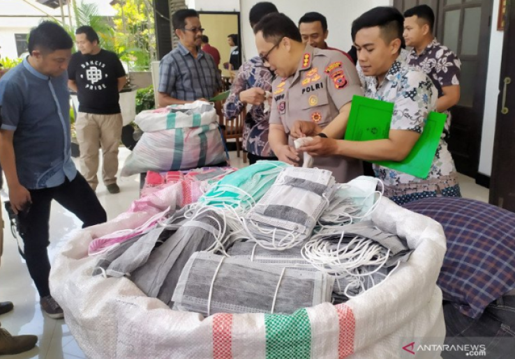Rumah Penimbunan Masker 'Recycle' Digerebek Polisi di Bandung