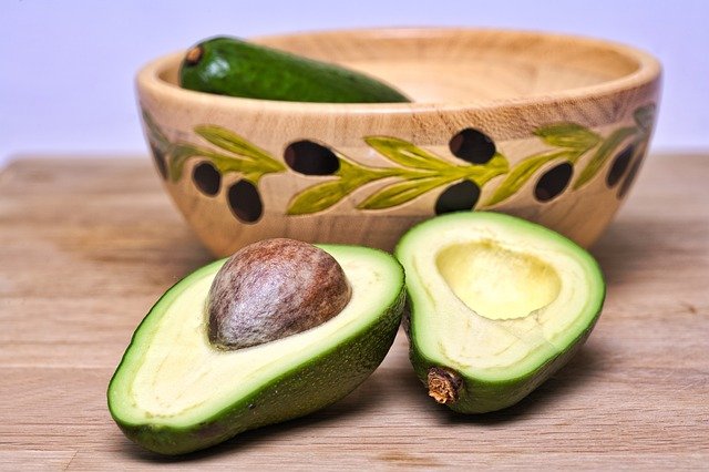 Alpukat memiliki kandungan vitamin E. (Foto: PixabGerDukes)