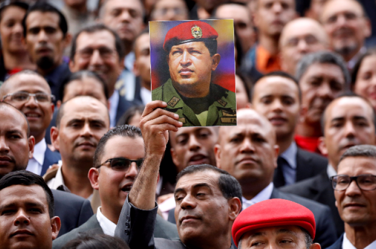 Sanksi Amerika Merembet ke Saudara Hugo Chavez