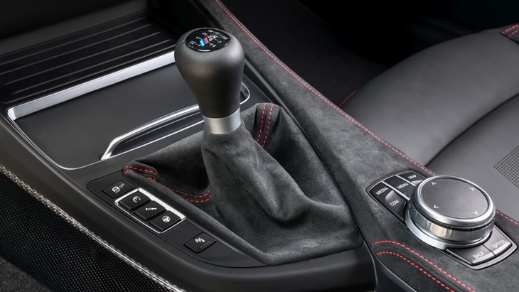 BMW Janji Opsi Transmisi Manual akan Tetap Ada di Versi M