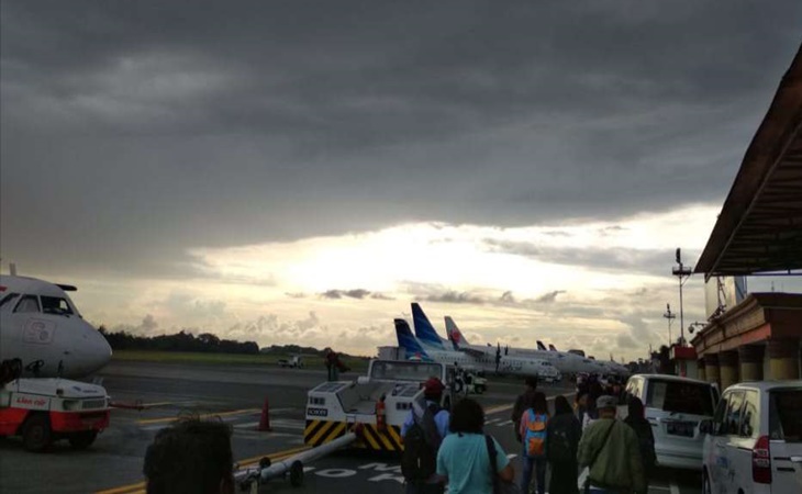 Pesawat di Bandara Internasional Adi Soemarmo Solo