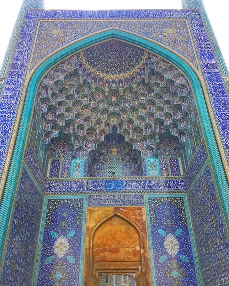 Masjid Shah atau Masjid Imam terletak di Asfahan dikenal sebagai mahakarya arsitektur Persia. (Foto: instagram.com/songpols)