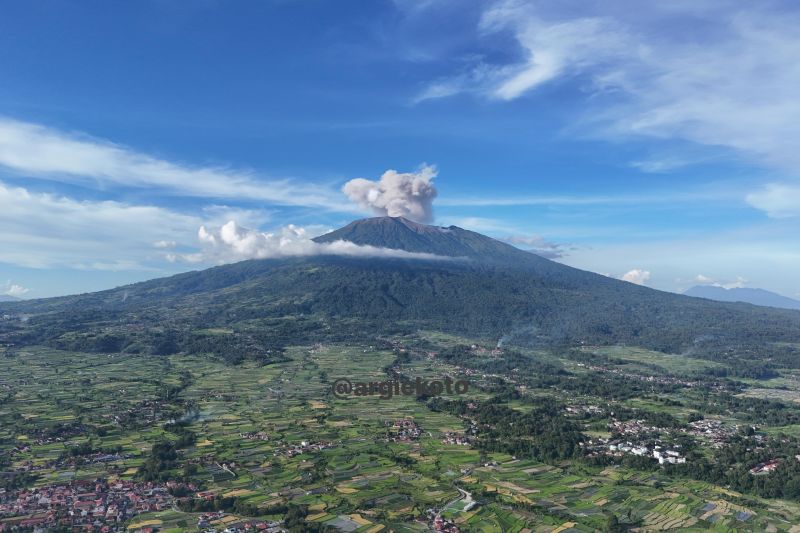 Gunung Marapi Meletus 2 Kali Sore Tadi, Warga Sekitar Diimbau Siap Sedia Masker