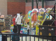 Mudik ke Solo, Jokowi Ajak Ethes Main ke Supermarket