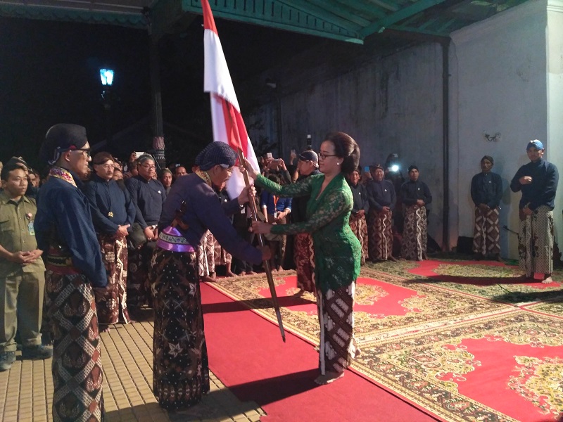Tradisi Kraton Jogja Mubeng Beteng Malam Satu Suro Ditiadakan