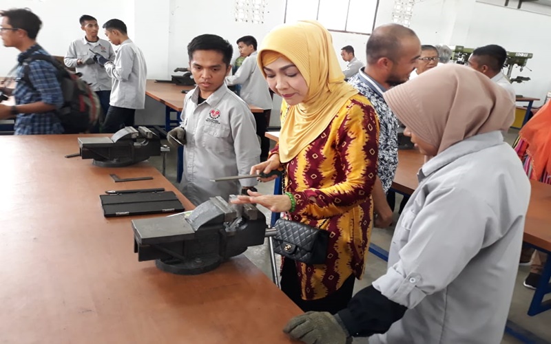 Rombongan Muslimah NU di Kawasan Industri Morowali